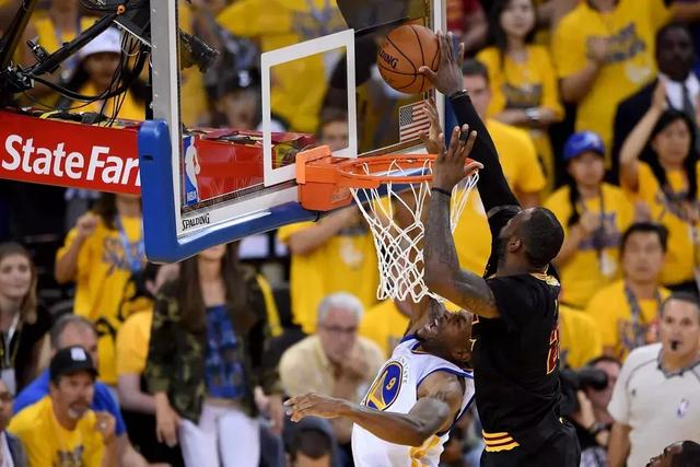 易建联真的混不下NBA吗？5年换4队后才发现，答案可能很意外